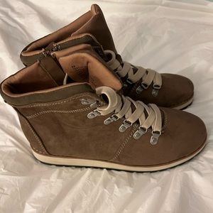 Universal Thread Women Boots